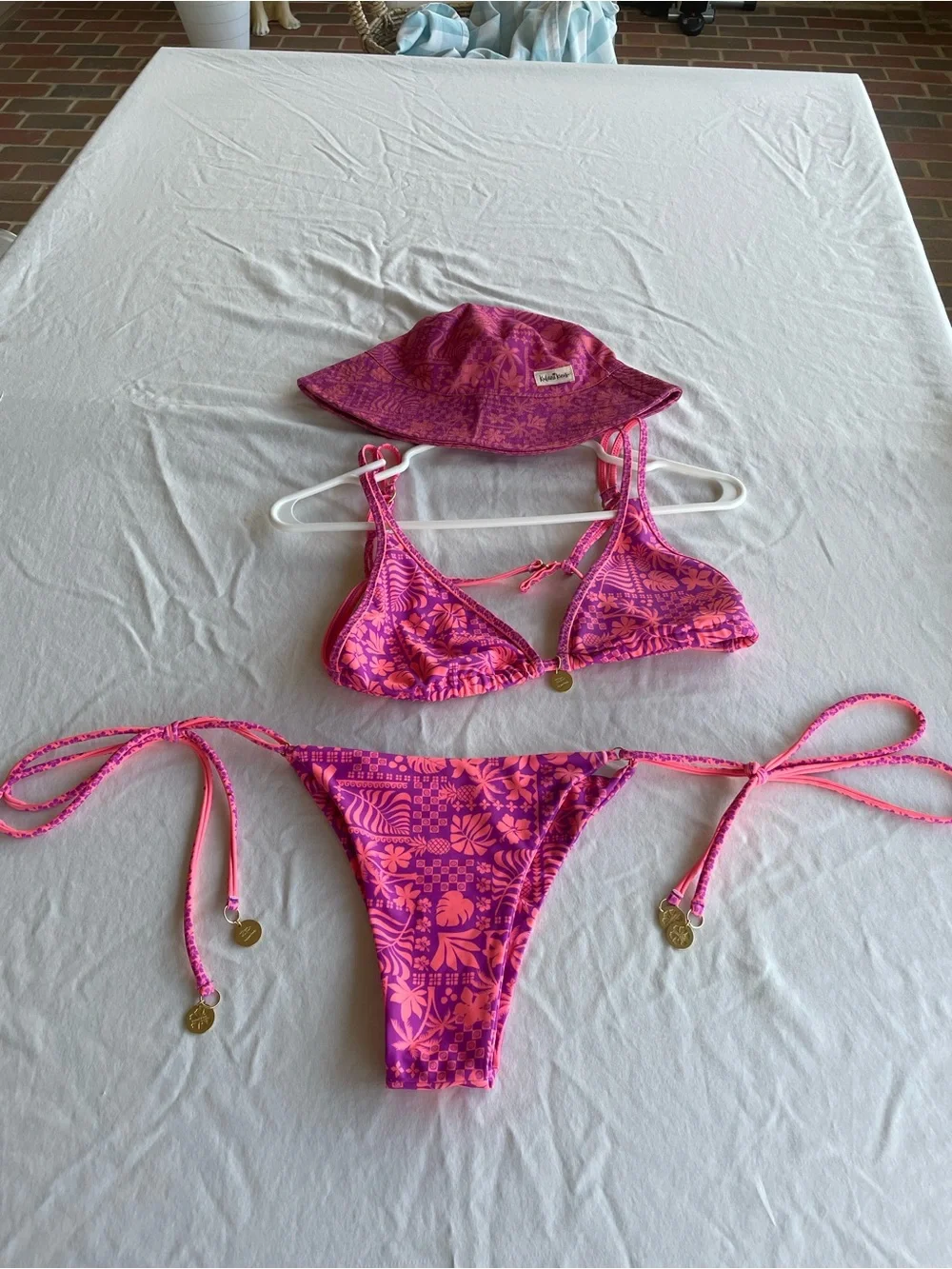 Kulani Kinis Tropical Print Bikini Set 2XL Pink Purple Beach + Bucket Hat (M/L)